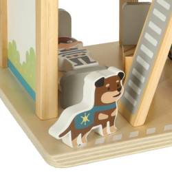 Drevená policajná stanica + policajné auto s vrtuľníkom