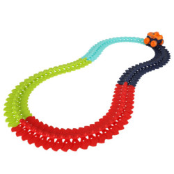 Automobilová pretekárska dráha s automobilovými prvkami 102