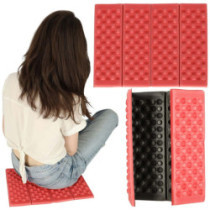 Skladacia penová podložka na turistické sedenie červená